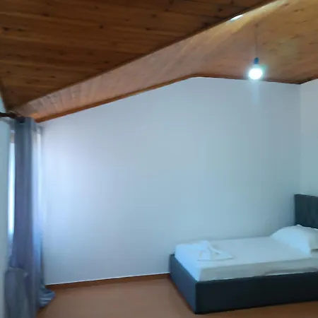 Hostel Brankolari Polisi i Vogel